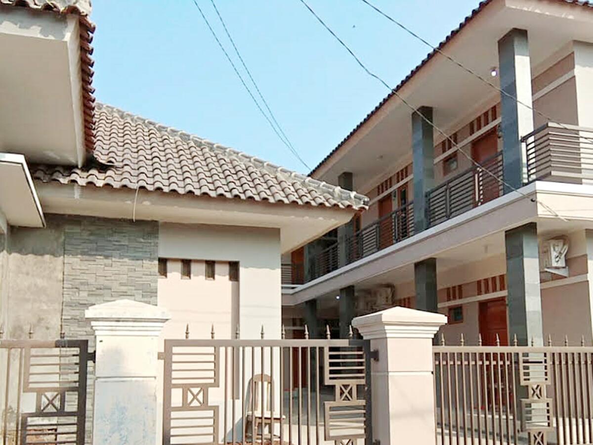 Wisma Andali Syariah Near Rsud Cideres Маяленгка Экстерьер фото